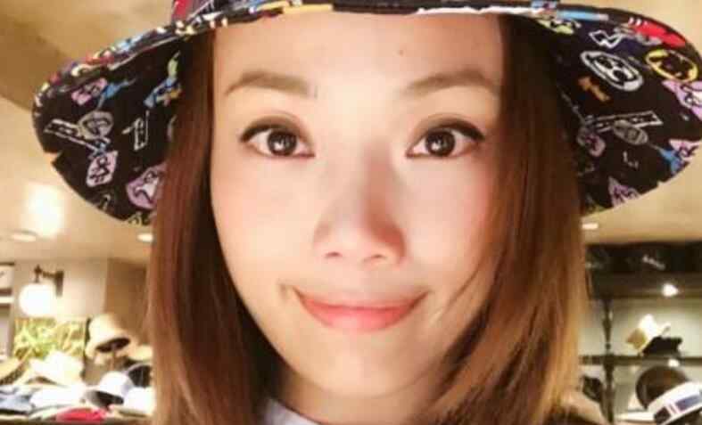 容祖儿真的夹春卷了吗 容祖儿被塞春卷图真相 容祖儿辛酸的成名经历